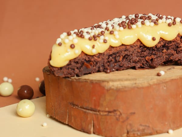 Pizza de Brownie Com Cobertura De Brigadeiro Branco